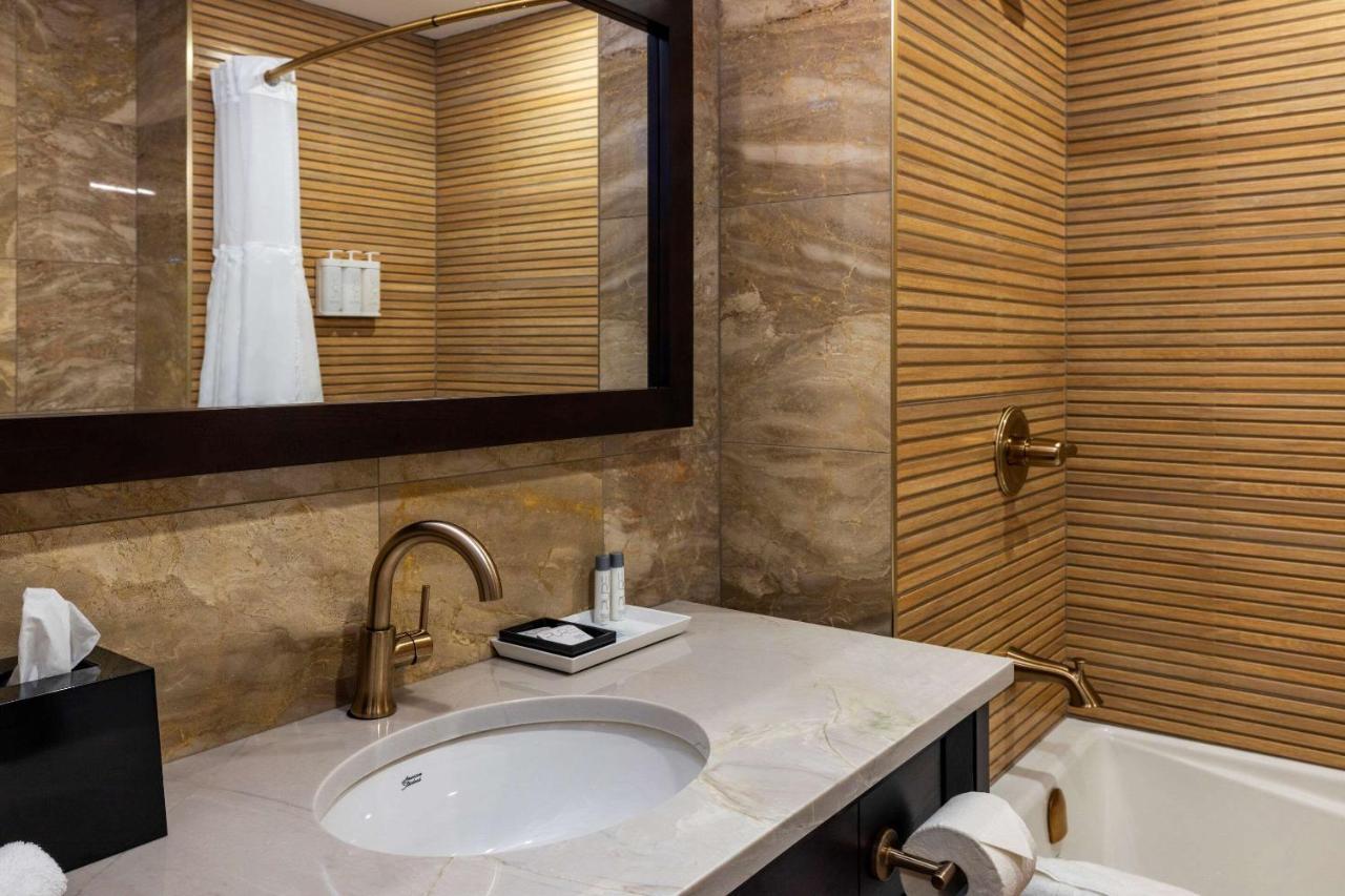 Halifax Tower & Conference Centre, Ascend Collection 5* Timberlea