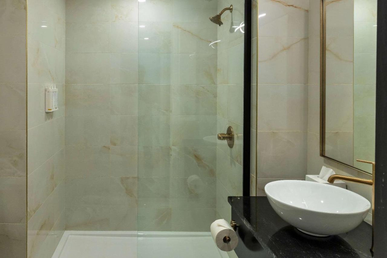 Halifax Tower & Conference Centre, Ascend Collection 5*
