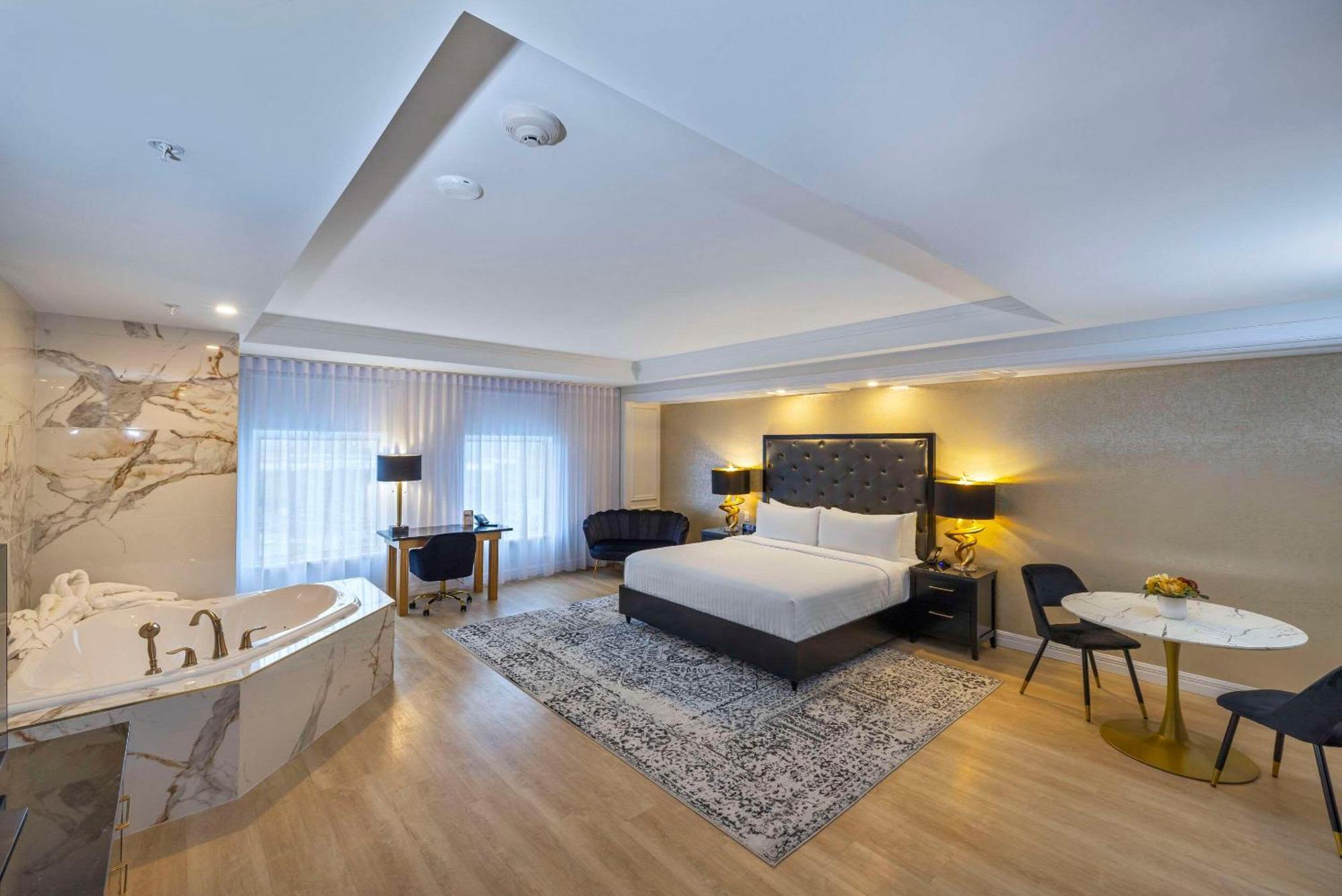 Halifax Tower & Conference Centre, Ascend Collection 5* Timberlea