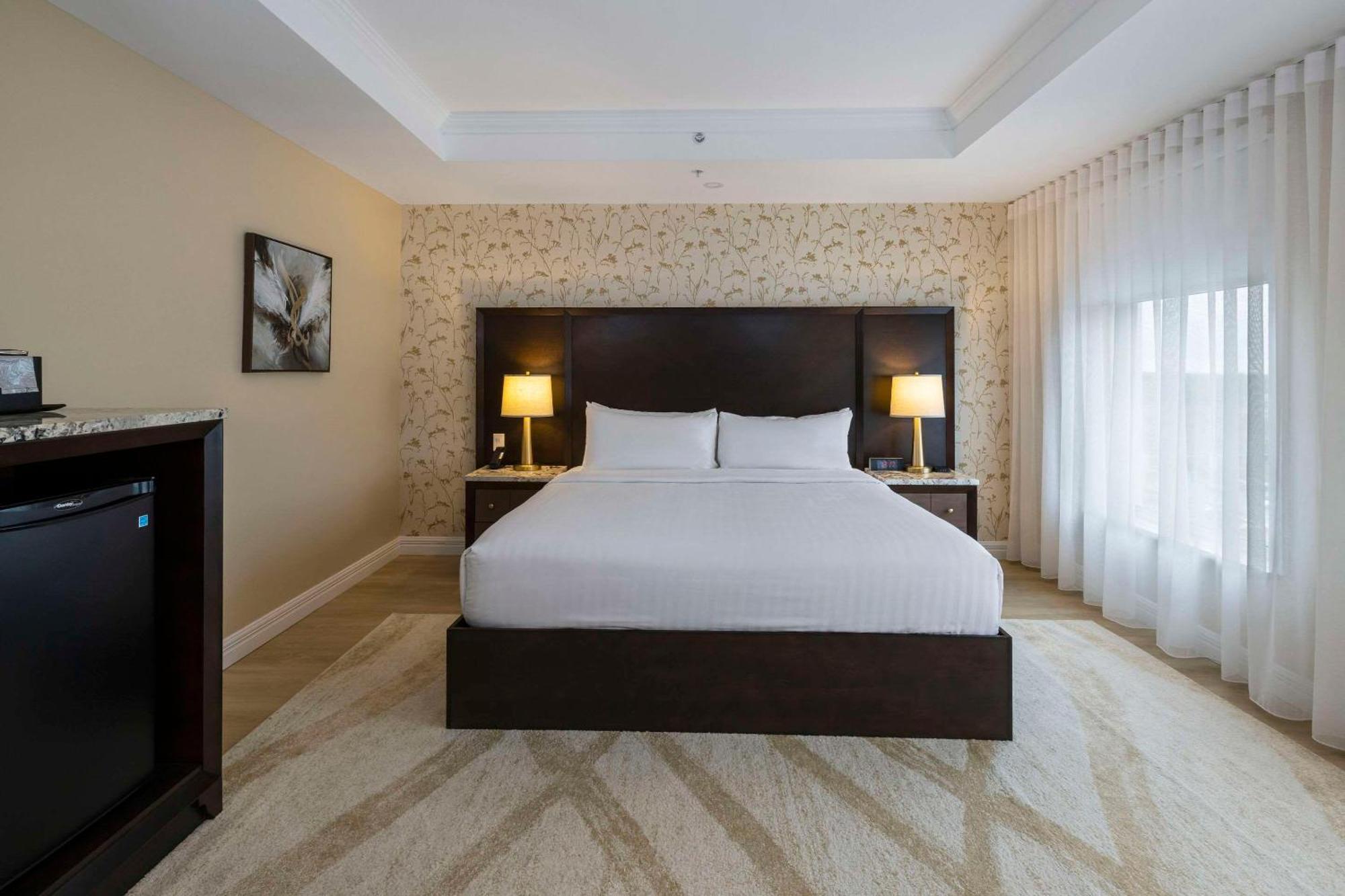 Halifax Tower & Conference Centre, Ascend Collection 5*
