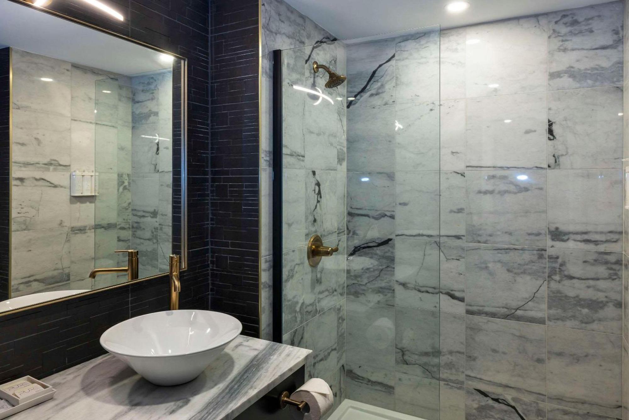Halifax Tower & Conference Centre, Ascend Collection Hotel 5*